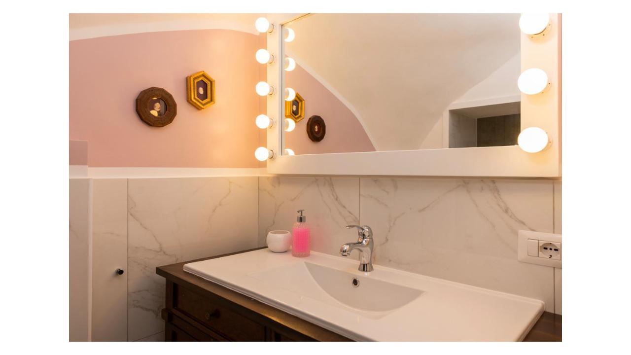 Light Pink - Suite In The Middle Of Everything Torre Annunziata Exterior photo